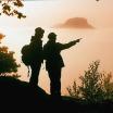 Nationalpark Sächsische Schweiz Wanderer bei Sonnenaufgang